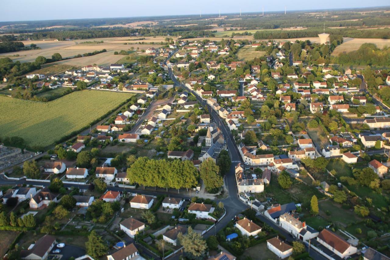 Gite Montgolfiere 6 Personnes Chatellerault Bagian luar foto